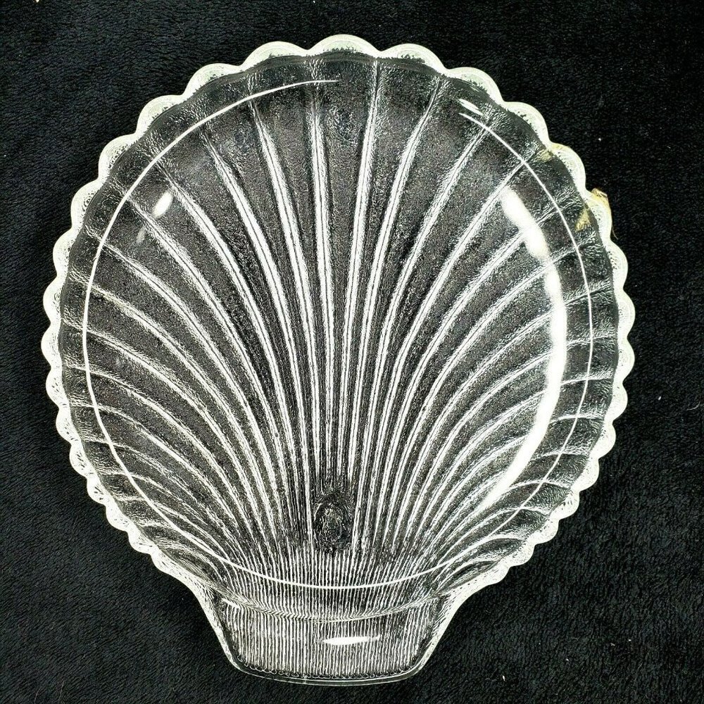 Anchor Hocking Shell Snack Plates Ribbed Clear